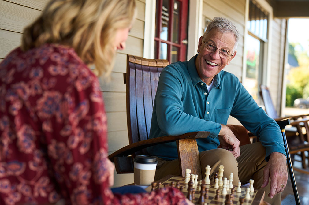 Il_Playing_Chess Senior Living Eugene